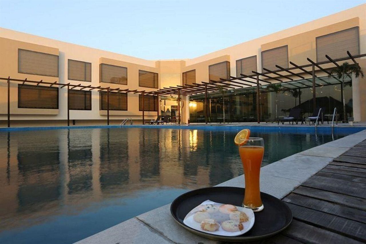 The Gold Beach Resort Daman Exterior foto