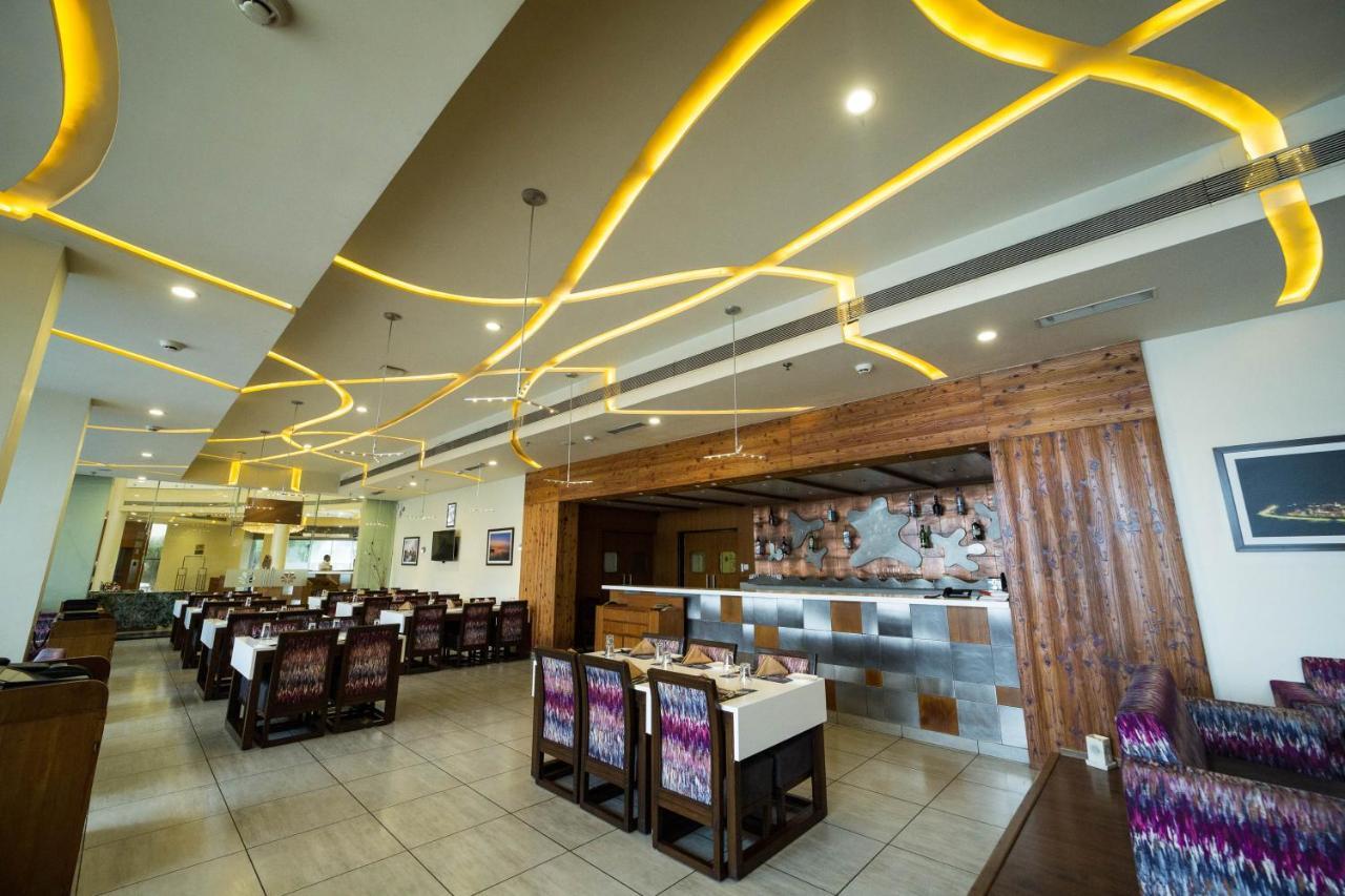 The Gold Beach Resort Daman Exterior foto